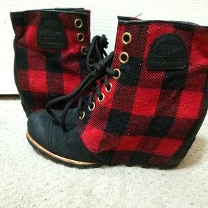 Sorel PDX  WEDGE BOOTS 9 Lace up BUFFALO PLAID RED